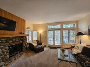 Delightful McCloud condo