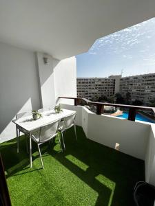 Modern spacious 3 bedroom apartment In Playa Del Ingles