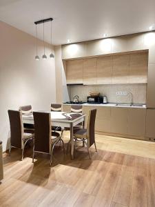 Olive Dream Apartment with Balcony View