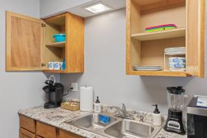 Large2BRGreat for Work Crews&FamiliesdeskParkng