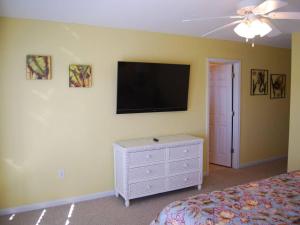 Backyard Oasis: Heated Pool, Hot Tub, and Firepit