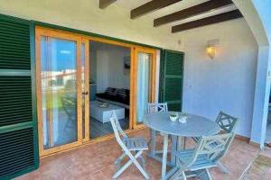 Ponent - Planta baja con vistas al mar y piscinas