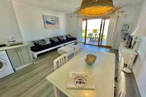 Ponent - Planta baja con vistas al mar y piscinas