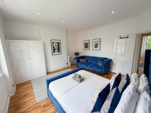 Promo Rate - 2 Bedroom flat in St Johns Wood near Maida Vale, Little Venice & Abbey Road Studios by NourNest Apartments