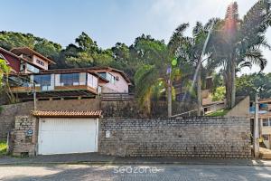 Casa duplex com linda vista a 80m da Praia RRF2562