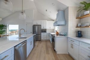 K1205 Still Salty UPDATED! Oceanfront 9BR Free Pool Heat Spring & Fall!