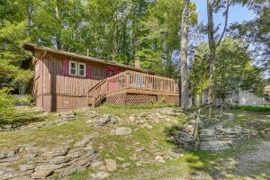 Boat, Hike & Fish: Rustic Greenwood Retreat