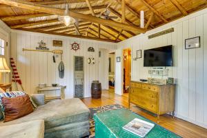 Boat, Hike & Fish: Rustic Greenwood Retreat