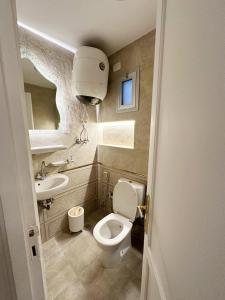 Modern Stay Close to Downtown B6