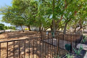 Cozy Stay in Heart of Leander