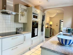 Gorgeous Home In Ealing London