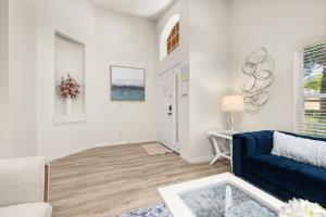 654- Newly Renovated Fabulous 4-Bedroom Pool Home in Watersong Resort, Game Room, Theater Room and More