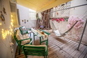 Sunny Garden Apartment in central kolonaki Athens