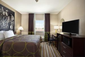 Super 8 by Wyndham Bakersfield South CA - 2hvězdičkové hotely ve městě Bakersfield