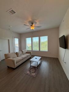 New 1BR Apt leander tx