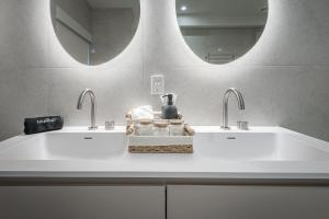 Luxury 4BR 3BA Penthouse with Private Terrace