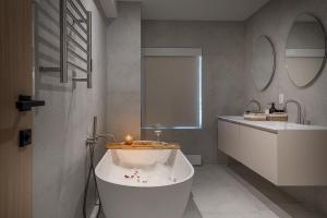 Luxury 4BR 3BA Penthouse with Private Terrace