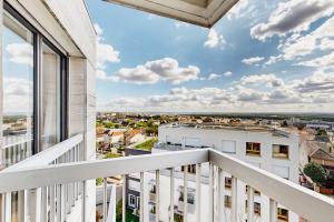 3 bright rooms in Montreuil with balcony