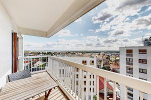 3 bright rooms in Montreuil with balcony