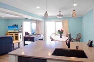 Paradise On the Beach - Compass Rose Garden City