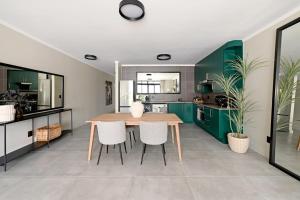 Soft Luxury 1BDR in trendy De Waterkant Nest