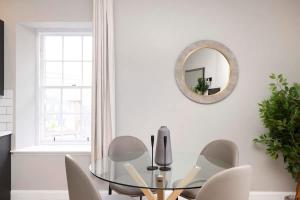 1 Bed in the heart of Grassmarket with Castle Views