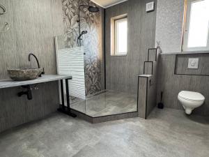 Monstera III - industrial