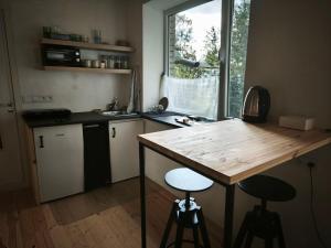 Cozy apartment with a fireplace in Loksa