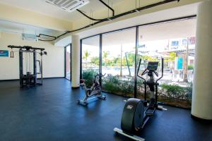 Apto moderno con lago y piscina cerca cocobongo