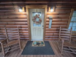 Black Bear Retreat 2 beds! cabin