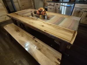 Black Bear Retreat 2 beds! cabin