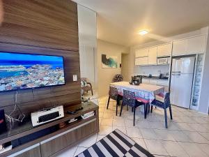 Churrasco, vista para o mar e piscina no centrinho