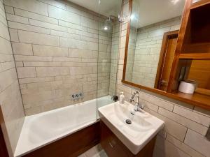 Heart of the City Centre Apartment Sleeps 4