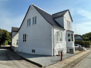 F27-K, 4 people, 4 bedrooms, fully furnished