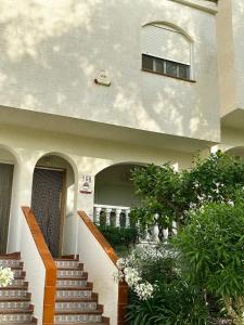 Bungalow junto a la playa en urbanización cerrada