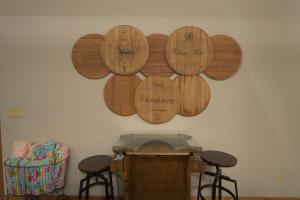 Wine Time 5 Bedroom Shuffleboard Hot Tub Fire Pit Play Set