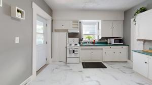 Wolfville Central 4 Family Suite with Style