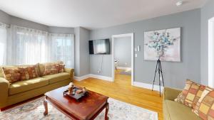 Wolfville Central 4 Family Suite with Style