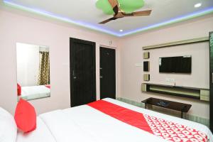 Hotel O Red Velvet Inn Near Chinar park,Airport