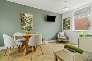 Pear Tree - Stylish City Centre Apartment