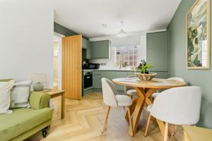 Pear Tree - Stylish City Centre Apartment