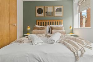 Pear Tree - Stylish City Centre Apartment