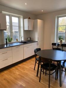 F27-S 4 people, 4 bedrooms, fully furnished