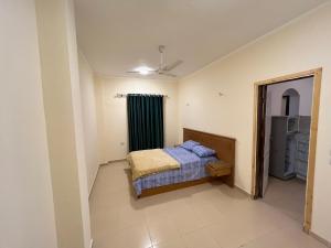 Cozy Apartment, on Sheraton Road Near Metro Market