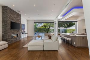 5BR Modern West Hollywood Retreat