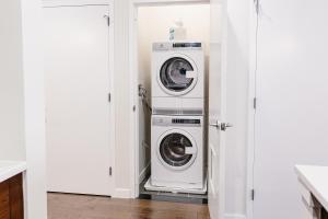 Kislak 404 Luxurious 1BR in Heart of Downtown