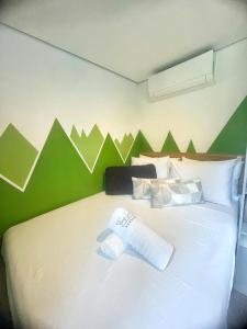 Container Climatizado com deck em frente ao Parque do Passaúna by Tiny House Passaúna