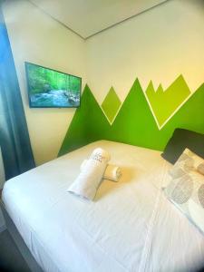 Container Climatizado com deck em frente ao Parque do Passaúna by Tiny House Passaúna