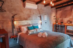 Chalé Climatizado, com banheira e varanda em frente ao Parque do Passaúna em Curitiba by Tiny House Passaúna