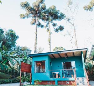 Chalé Climatizado, com banheira e varanda em frente ao Parque do Passaúna em Curitiba by Tiny House Passaúna